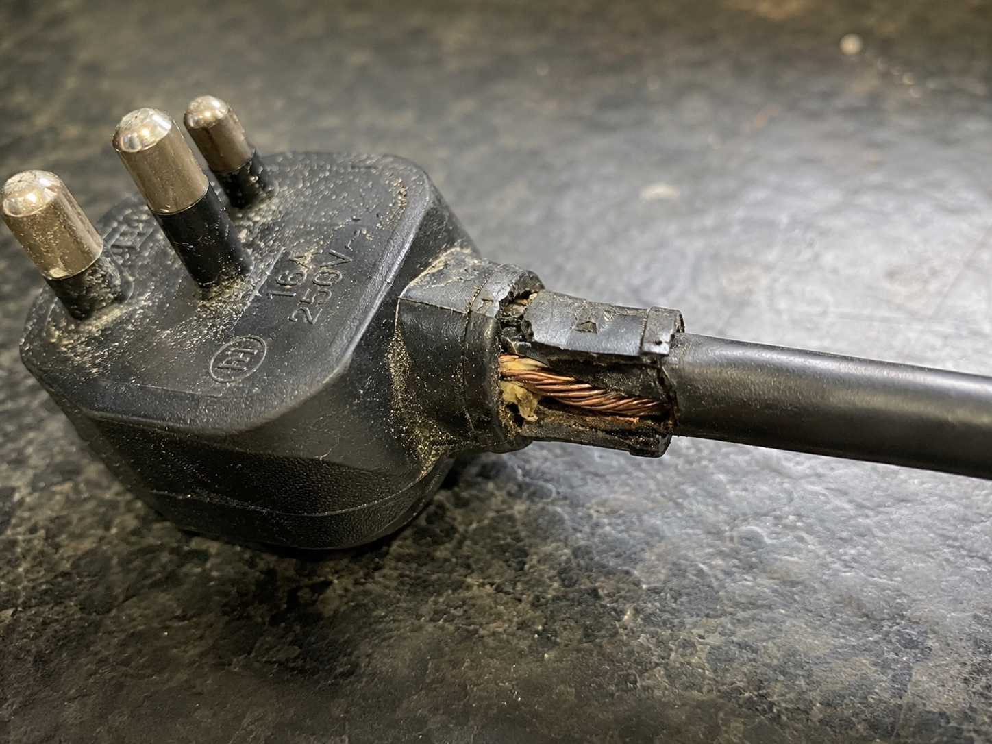 Damaged kettle flex