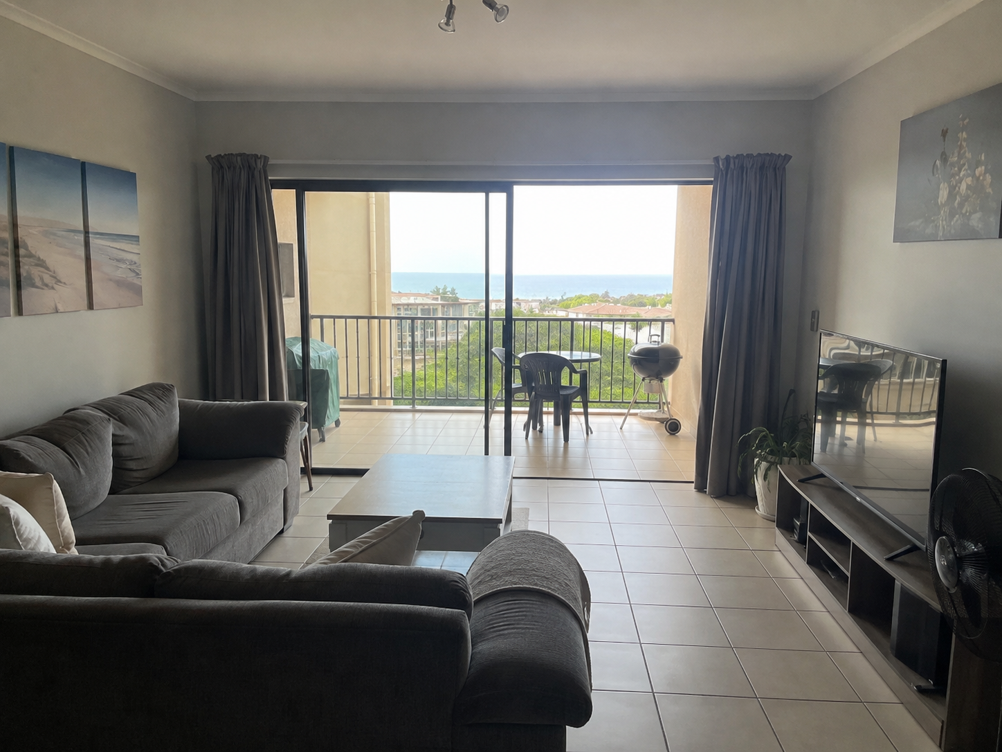 Lounge to balcony